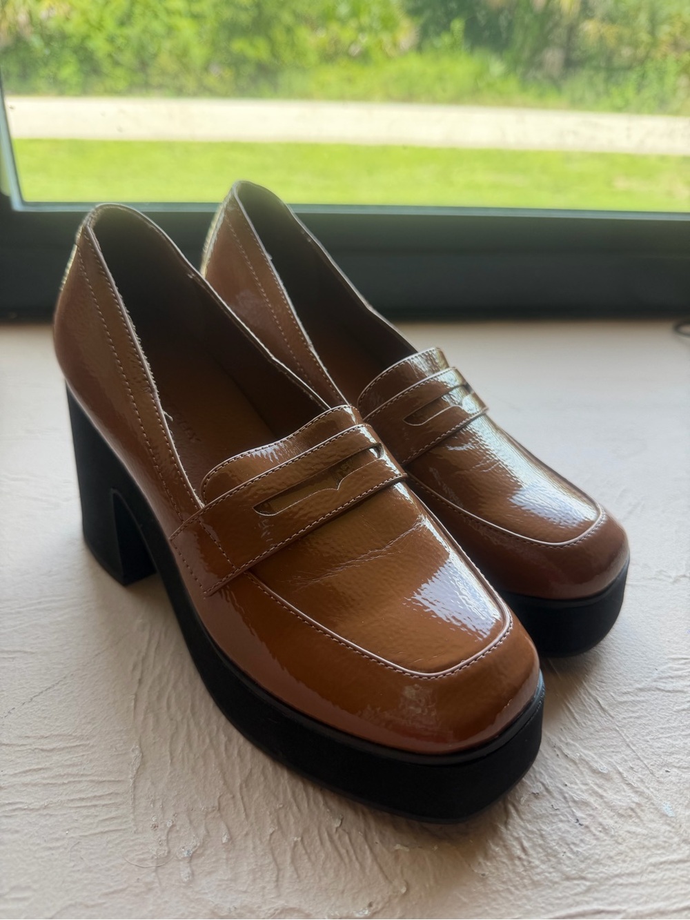 Princess Polly Penny Loafers in a brown patent finish high block heel Size 7